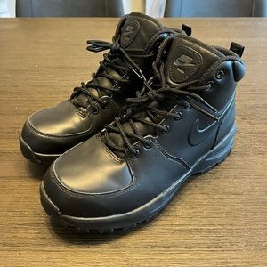 Nike Manoa Boots